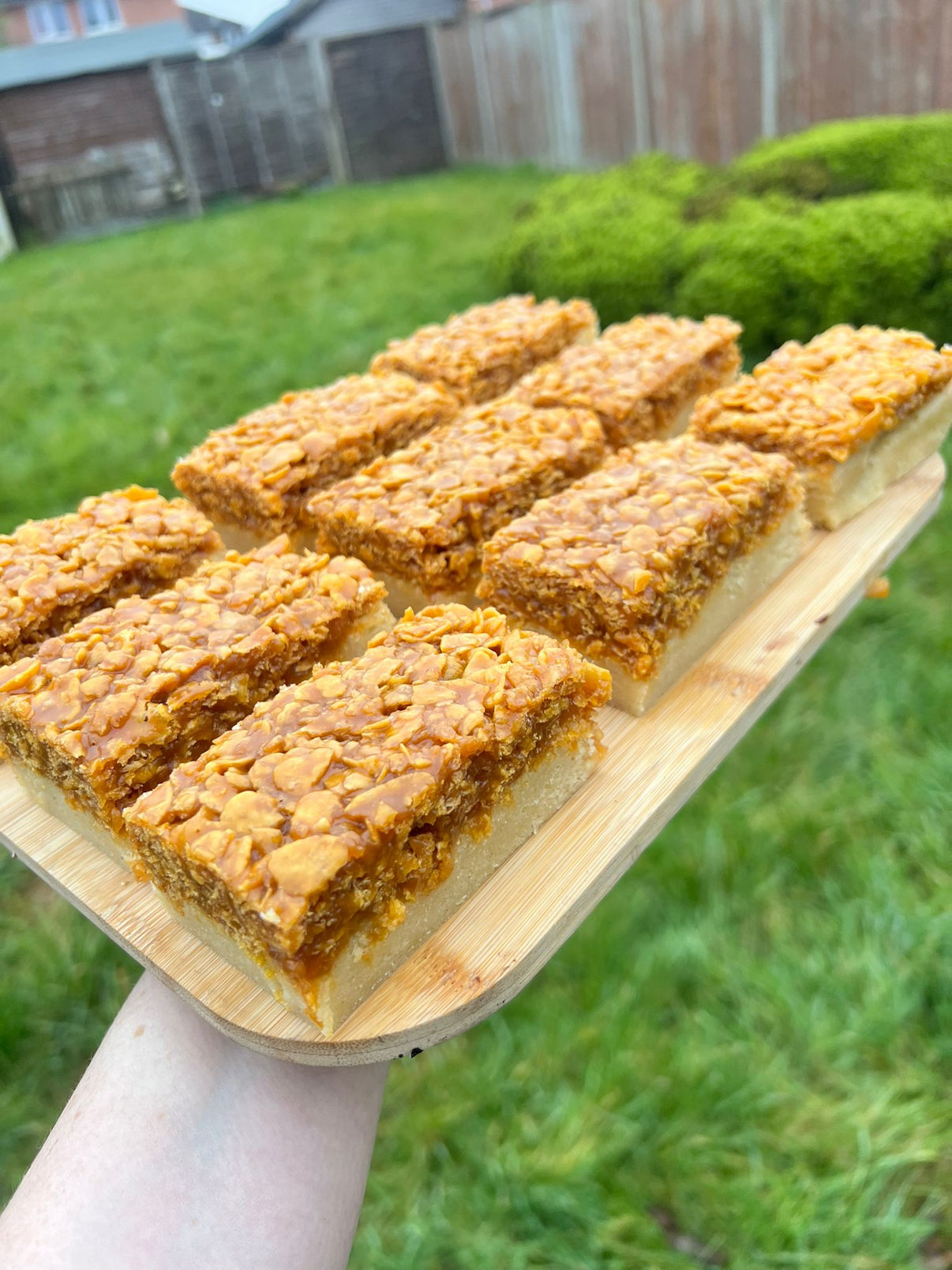 caramel-crunch-blondie-cupalicious